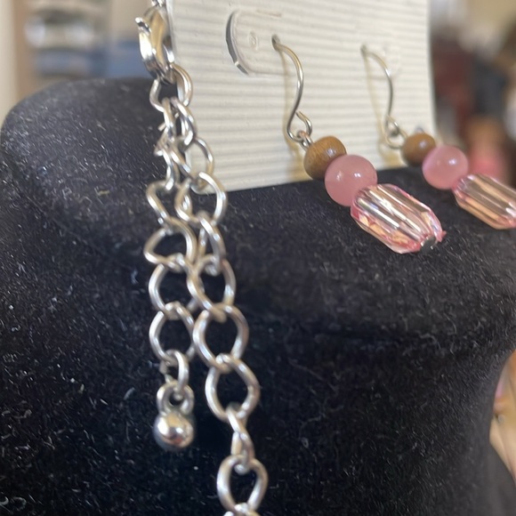 NWT~Bass Pink Crystal Hook Earrings W/Matching Adj Pink Beaded Wire Necklace - Picture 4 of 4